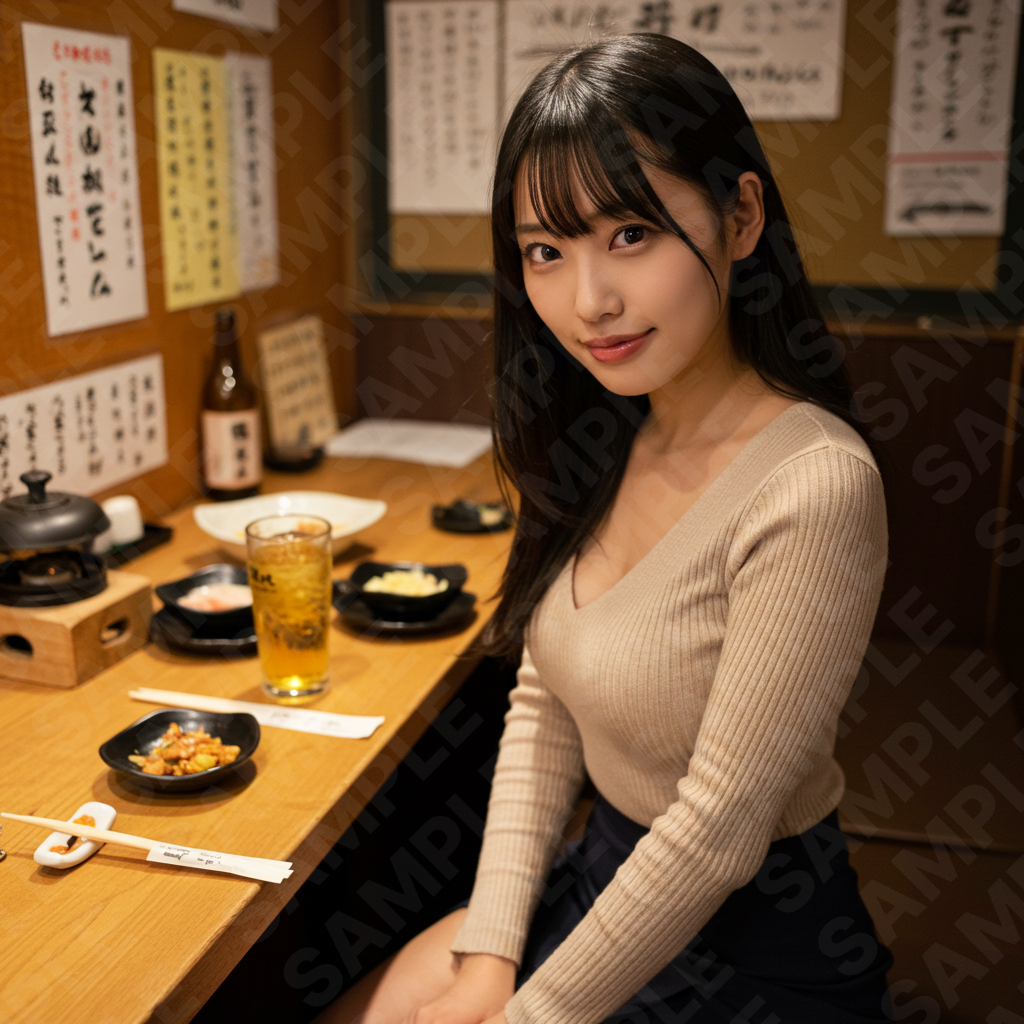 居酒屋で微笑む女性モデル画像|マッチングアプリ・SNS広告用高解像度素材